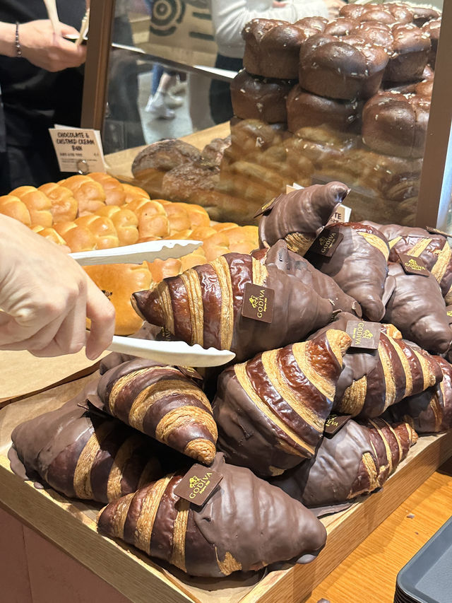 핫하디핫한 웨이팅 핫플 고디바베이커리 🍫🥐