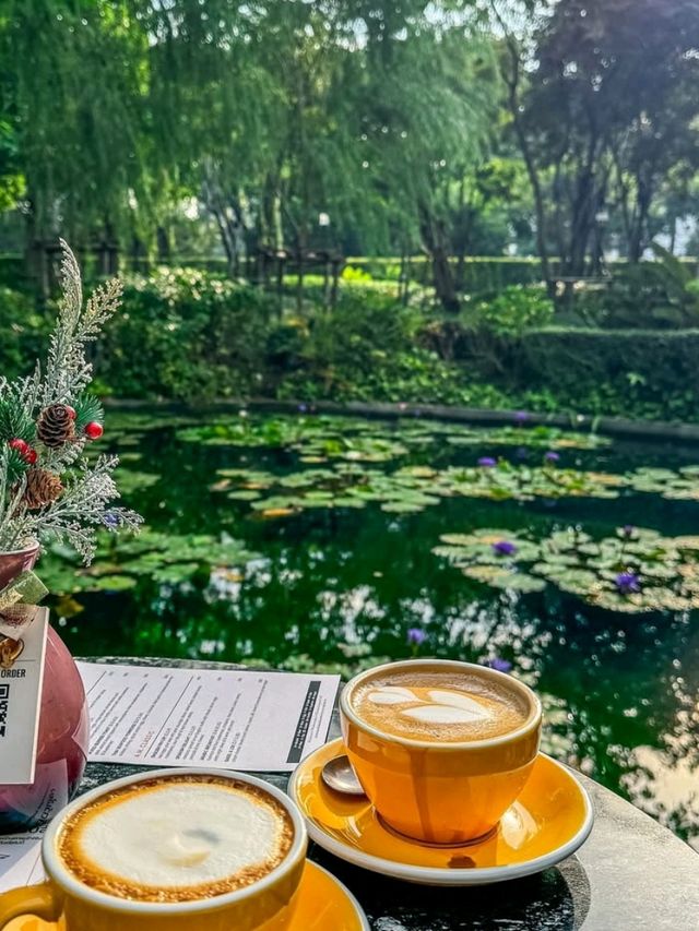 🌺 Kimpton Vibes in Bangkok: Where City Cool Meets Lush Comfort