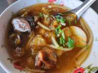 ร้านก๋วยจั๊บเก่าแก่ในตำนานเมืองแปดริ้ว
