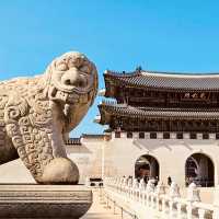 Gwanghwamun Square: A Vibrant Hub with Historical Charm