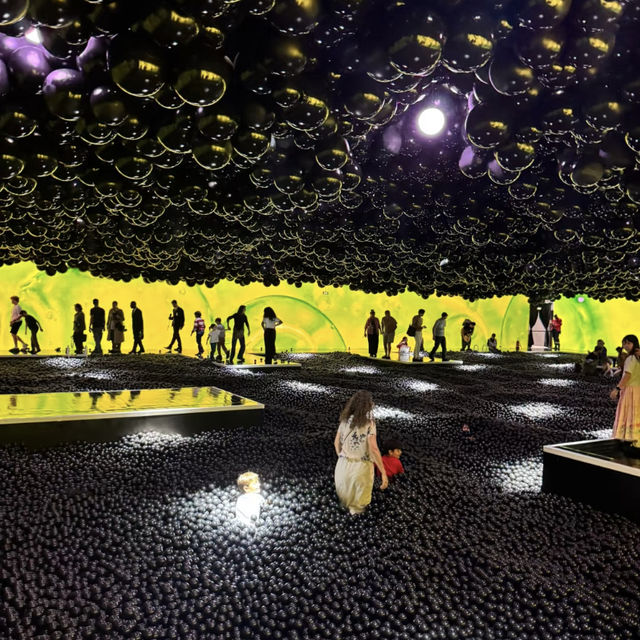 Grand Palais Éphémère: Get Ready to Float at the Balloon Museum! 🎈✨