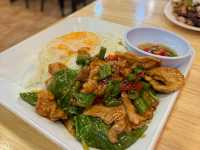 Local Flavours, No Frills: Porpran Larb Phed Roi Et at Huai Khwang