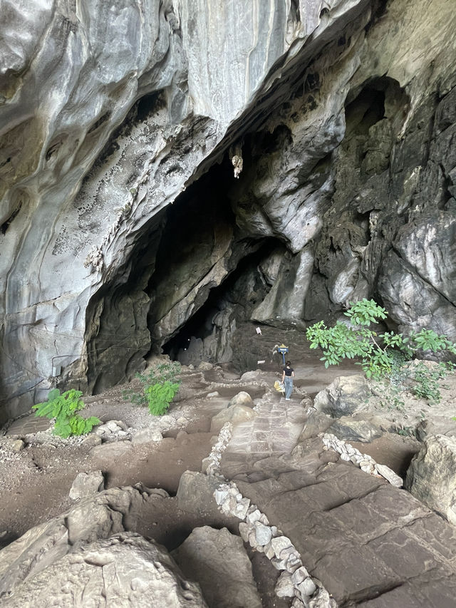 Wat Tam Erawan Cave Temple➡️Explore Isan
