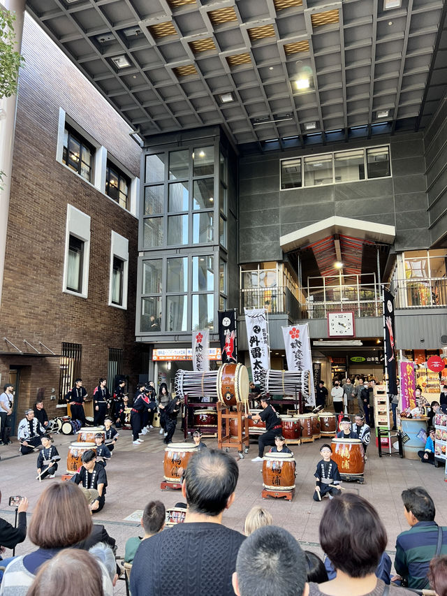 🥢金澤必訪｜近江町市場美食與熱鬧一次滿足 🍣🦀🔥