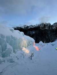 夢幻藍光冰之城！北海道「支笏湖冰濤祭」讓你秒進冰雪童話世界❄️✨