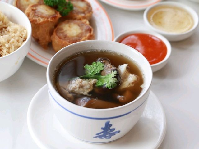 ข้าวมันไก่จิตรลดา เขาใหญ่