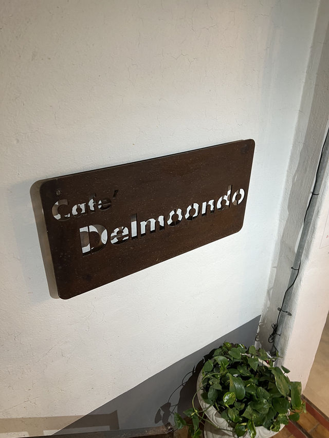 คาเฟ่ Cafe Delmoondo
