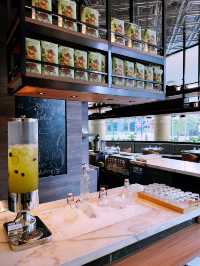 “Delicious Variety at Evolution Cafe’s Buffet”