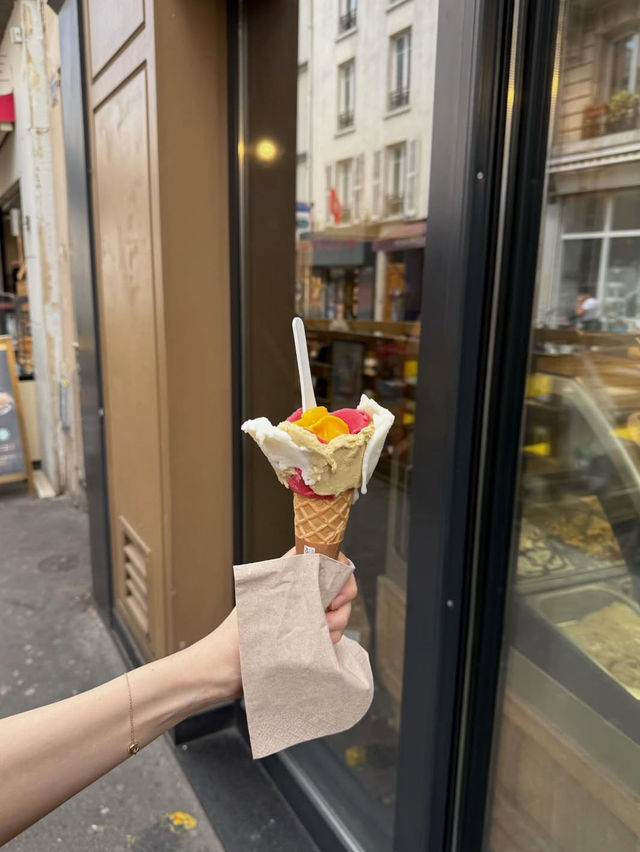 🌟華やかさの象徴！シャンゼリゼ通りで優雅な街歩き