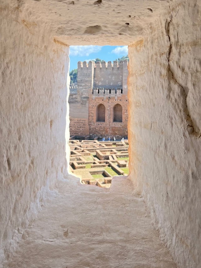 【イスラム美とスペイン文化の融合】アルハンブラ宮殿で時を超える旅へ✨