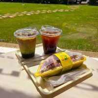 🌿☕ Like A Mountain – คาเฟ่วิวภูเขาใจกลางเขาใหญ่ 🏞️