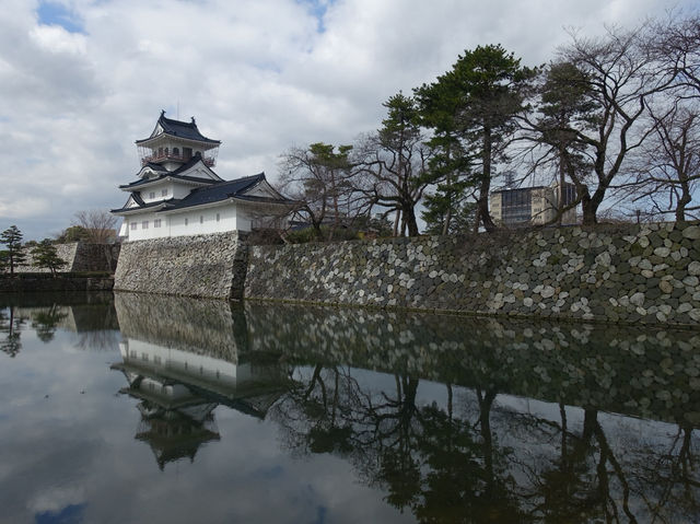 🏯 Toyama Castle – Quiet Beauty in the Heart of the City