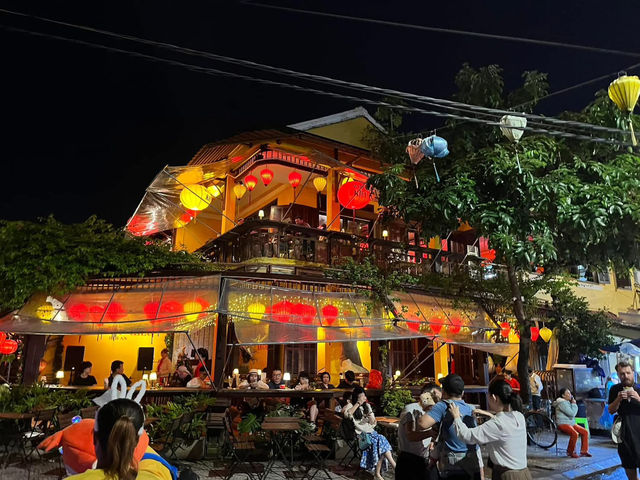 🌸 Wandering Through Hoi An Old Town – Day to Night Magic