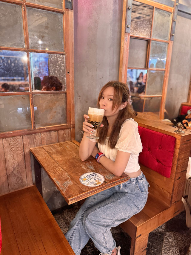 台中美食｜ 藏在舊銀行裡的復古系冰店