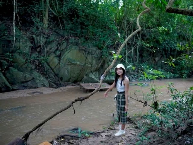 The Hidden Falls ในสวนลับศรีราชา