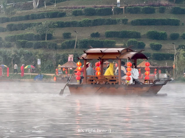 ล่องเรือบ้านรักไทยตอนเช้าในหมอกฝัน ☁️🚣‍♀️