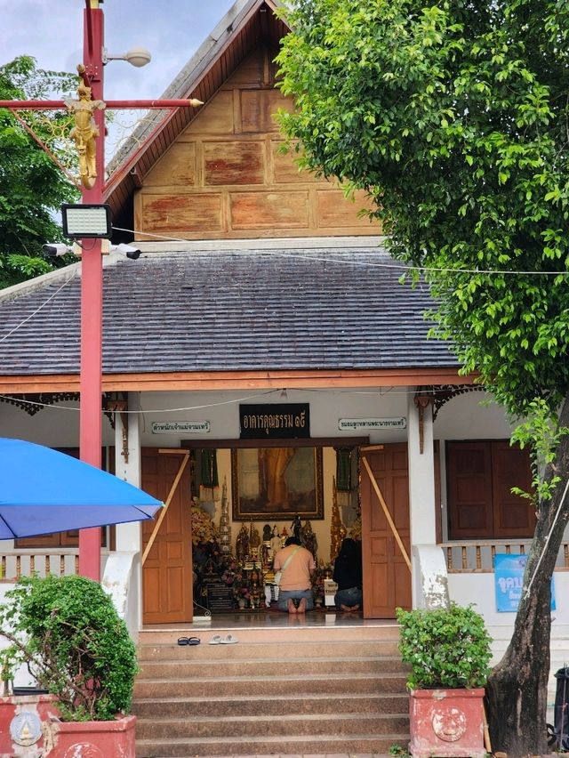 อนุสาวรีย์พระนางจามเทวี ที่ลำพูน