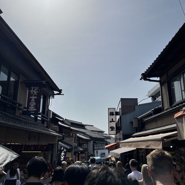 🍵⛩️🏮 Strolling Through Ninenzaka & Sannenzaka – Kyoto’s Timeless Slopes