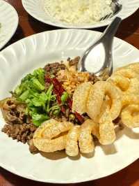 🌟 “ต๋อง เต็ม โต๊ะ” ตำนานร้านอาหารเหนือชื่อดัง