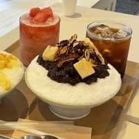 서울 안국역 / 안국역 근처에서 맛난 빙수와 음료를 찾는다면 카페 담장옆에 국화꽃