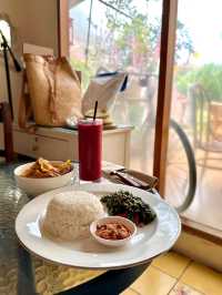 Jakarta’s Secret Garden Café with Retro Soul