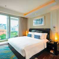 นอนโรงแรมหรูมีน้ำตกในสระว่ายน้ำร่มรื่น