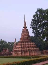 Sukhothai's Ghost General: War Dust, Crickeg Psalms And Art Of Surrender
