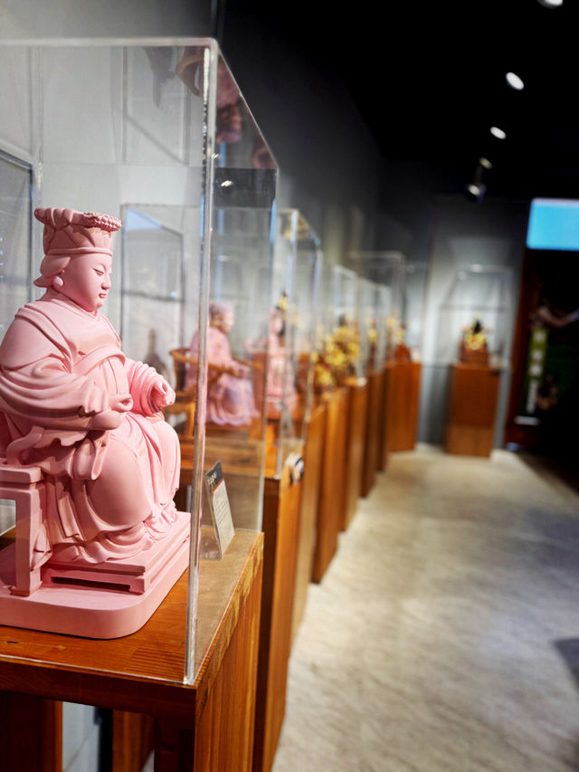 雲林北港｜工藝坊的「父子妝佛聯展」：一刀一筆，刻出信仰的延續 