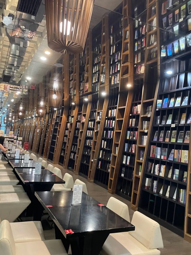 Step into a Story: The Magic of Zhongshuge