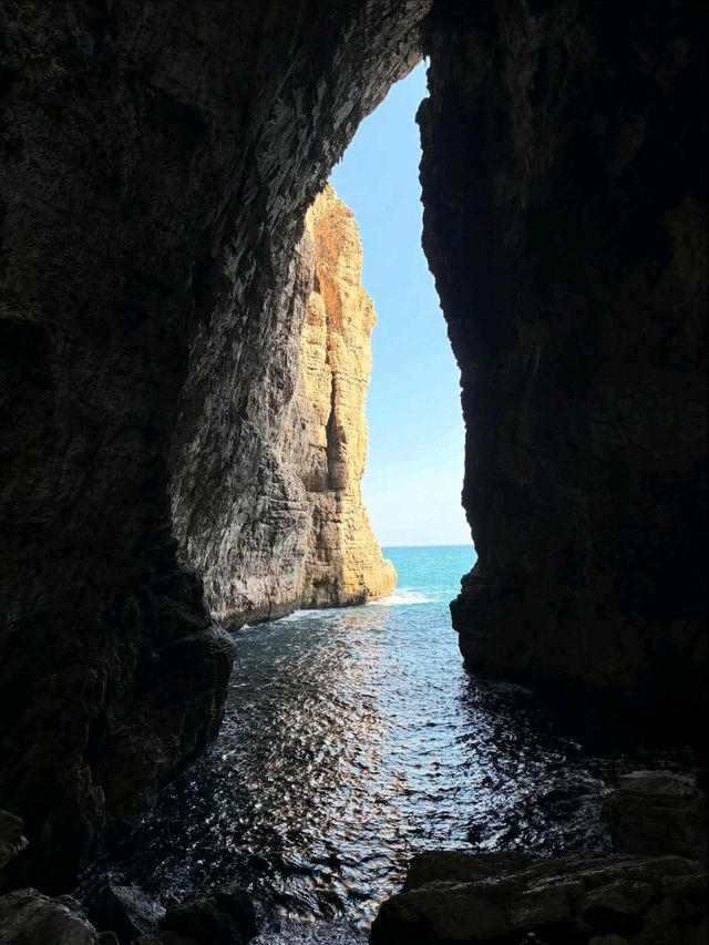 Exploring the Dramatic Montagna Spaccata in Gaeta Exploring the Dramatic Montagna Spaccata in Gaeta