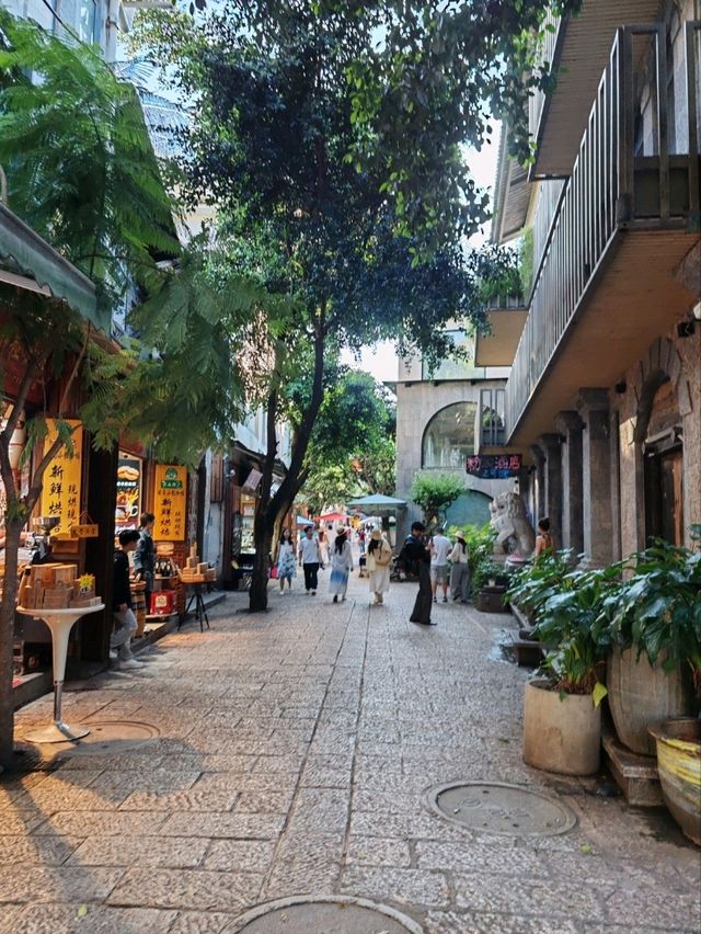 Dali Shuanglang, Yunnan: A Haven of Unique Boutiques You Can't Get Enough Of