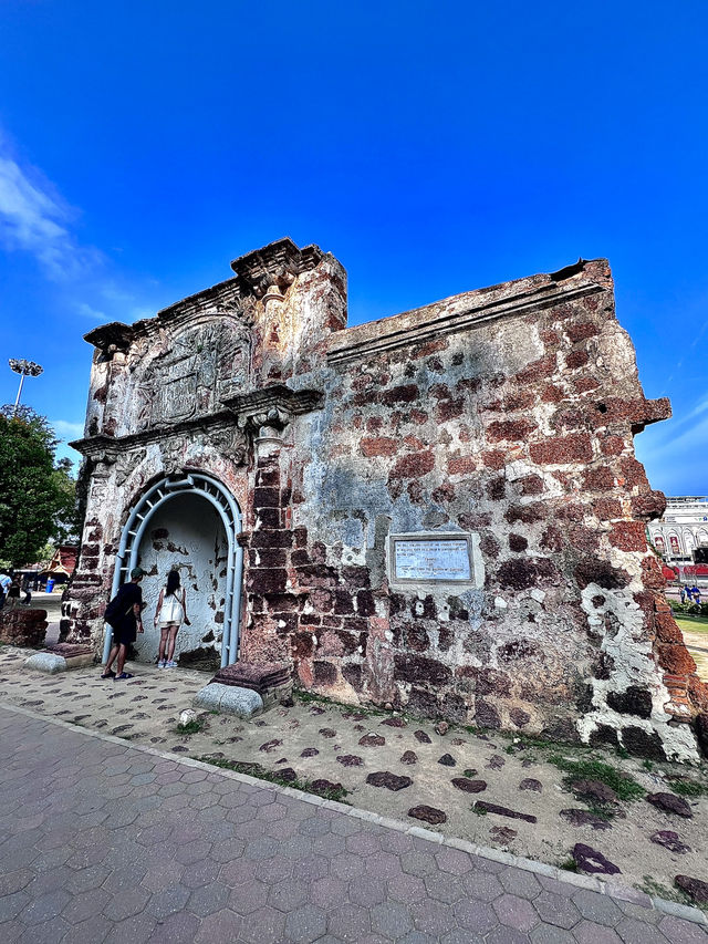 ［馬六甲旅遊］在馬六甲遇見葡萄牙人遺留的痕跡🏰法摩沙堡（A Famosa）又名聖地亞哥城門（Porta de Santiago）
