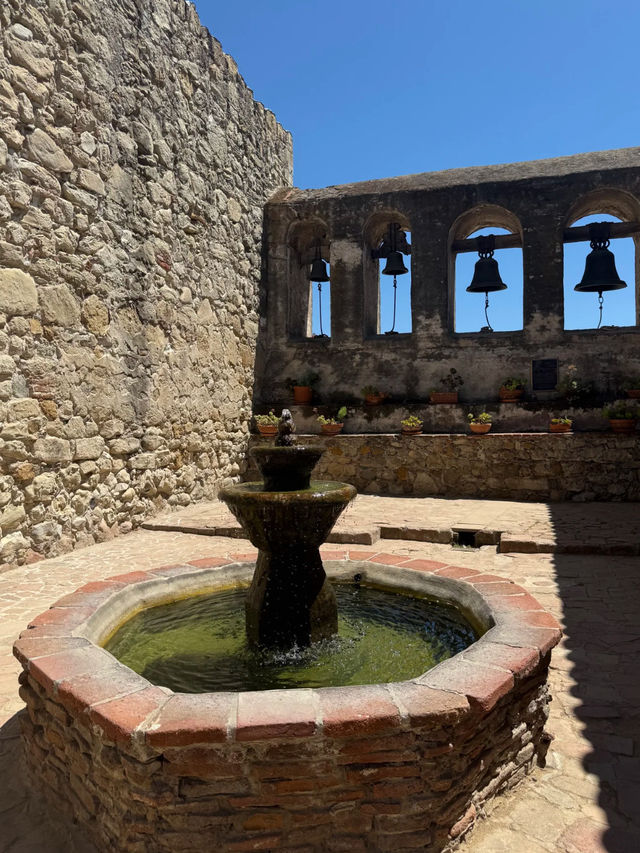 Revolving Around the Beauty of Architecture: Eyes on Spain 