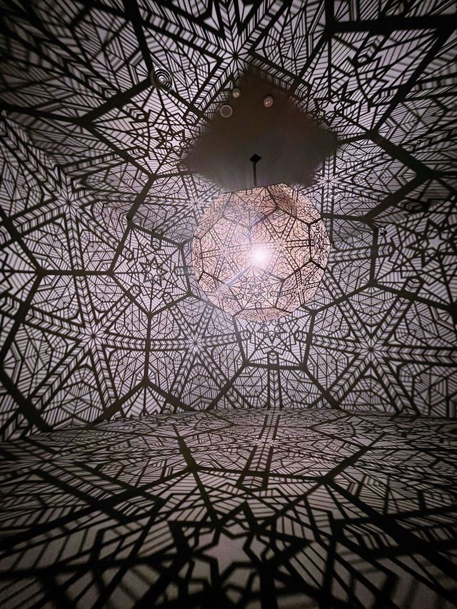 Immersive Dreams: A Surreal Insta-Experience
