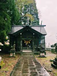 宇奈月神社：靈氣與雨水的聖地 ⛩️🌧️