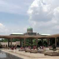 เยี่ยมชมโบสถ์ Masjid Putra 💒