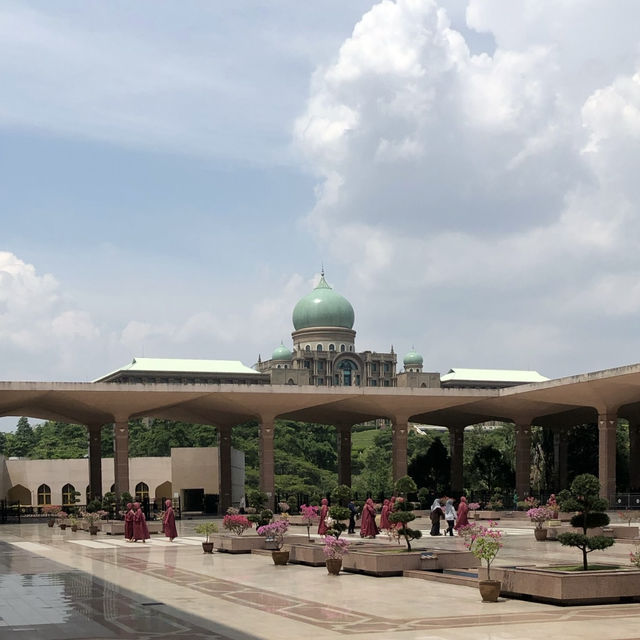 เยี่ยมชมโบสถ์ Masjid Putra 💒 เยี่ยมชมโบสถ์ Masjid Putra 💒