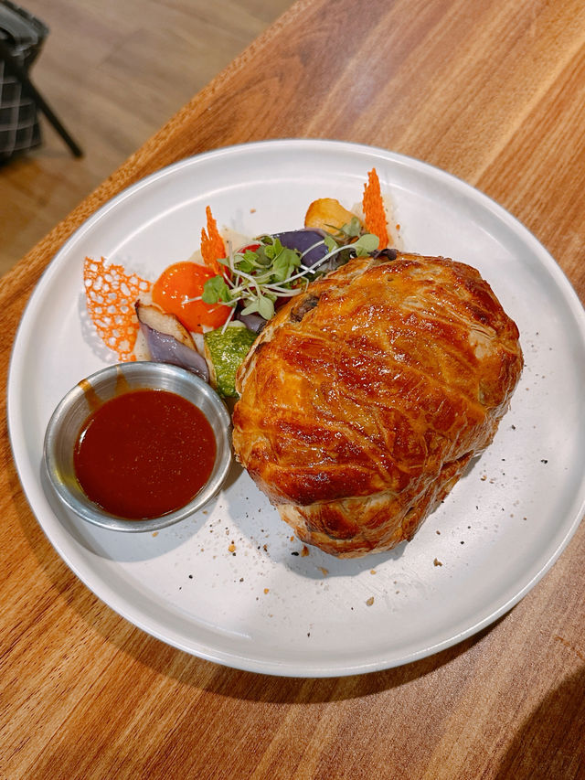 威靈頓牛柳酥皮香滑之選  