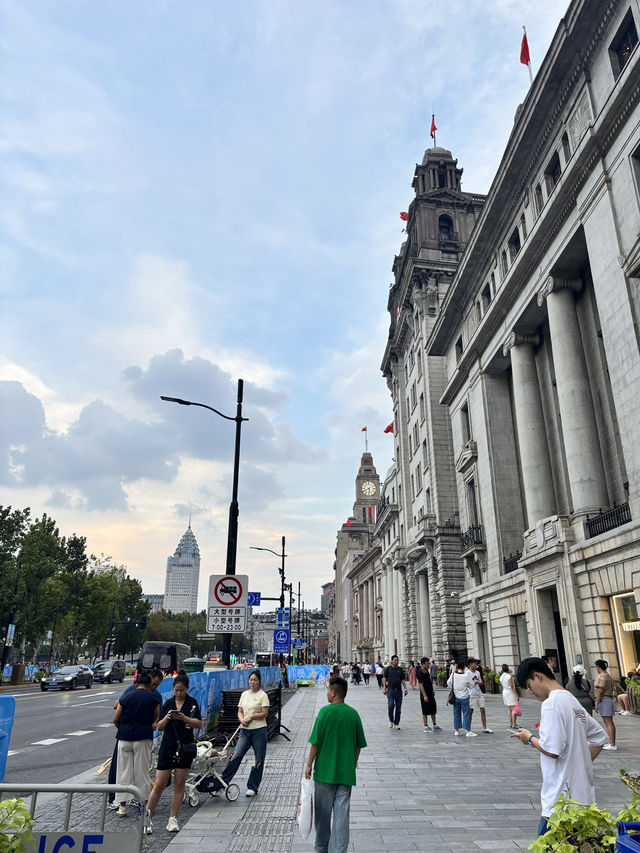 ชิลริมน้ำที่ The Bund ชมหอไข่มุกและแสงไฟตึกระฟ้า
