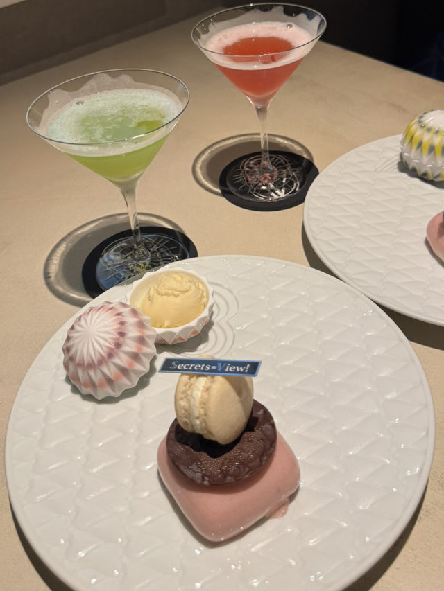 オリジナルカクテルが可愛すぎるカフェ
