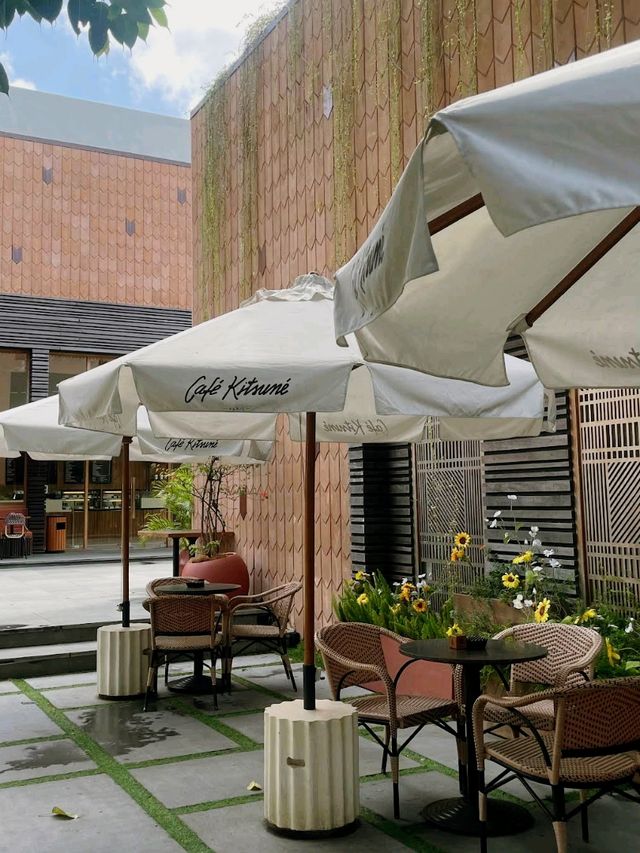 a refreshing escape that feels both cosmopolitan and deeply rooted in Bali’s creative energy.