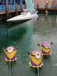 💛 “The Banana Icon: Minion Statue at Universal Studios Beijing”