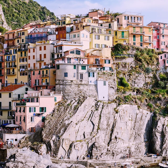 Solo on the Edge: Finding My Bliss in Manarola Solo on the Edge: Finding My Bliss in Manarola