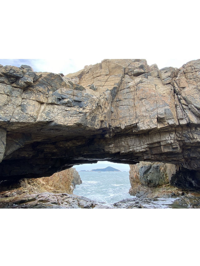 🌊鶴咀打卡行山遊｜峽谷美景、梅菜特產＋打卡雷音洞燈塔！