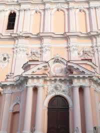 ヴィリニュスで可愛い教会を巡る1日プラン