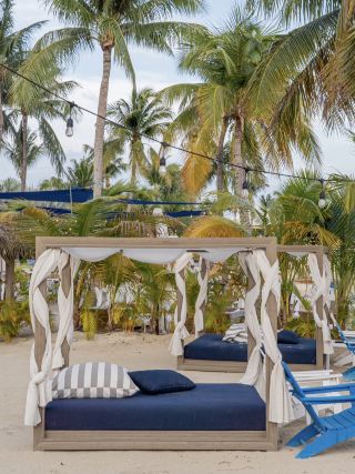สโมสรชายหาด Quieter Beach Side Island