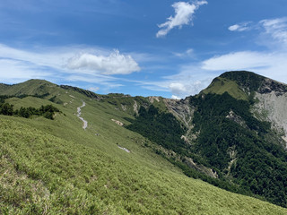 無需登山即可開車直達海拔3000公尺的台灣合歡山！