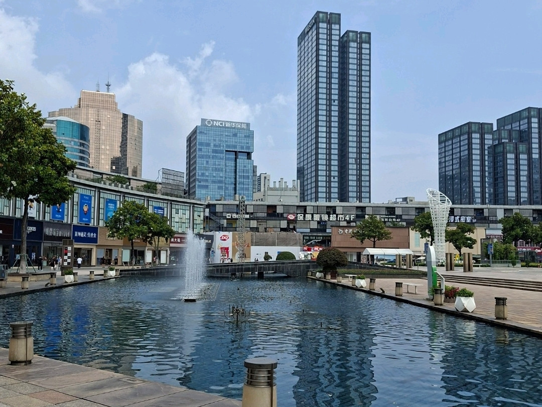 天一広場（Tianyi Square）：寧波の中心に位置する巨大ランドマーク