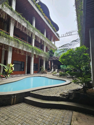 Salah satu hotel hotspring yang banyak dikunjungi bule