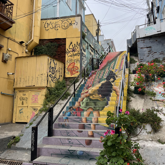 🌈 Explore the Vibrant City of Valparaíso, Chile! 🇨🇱✨